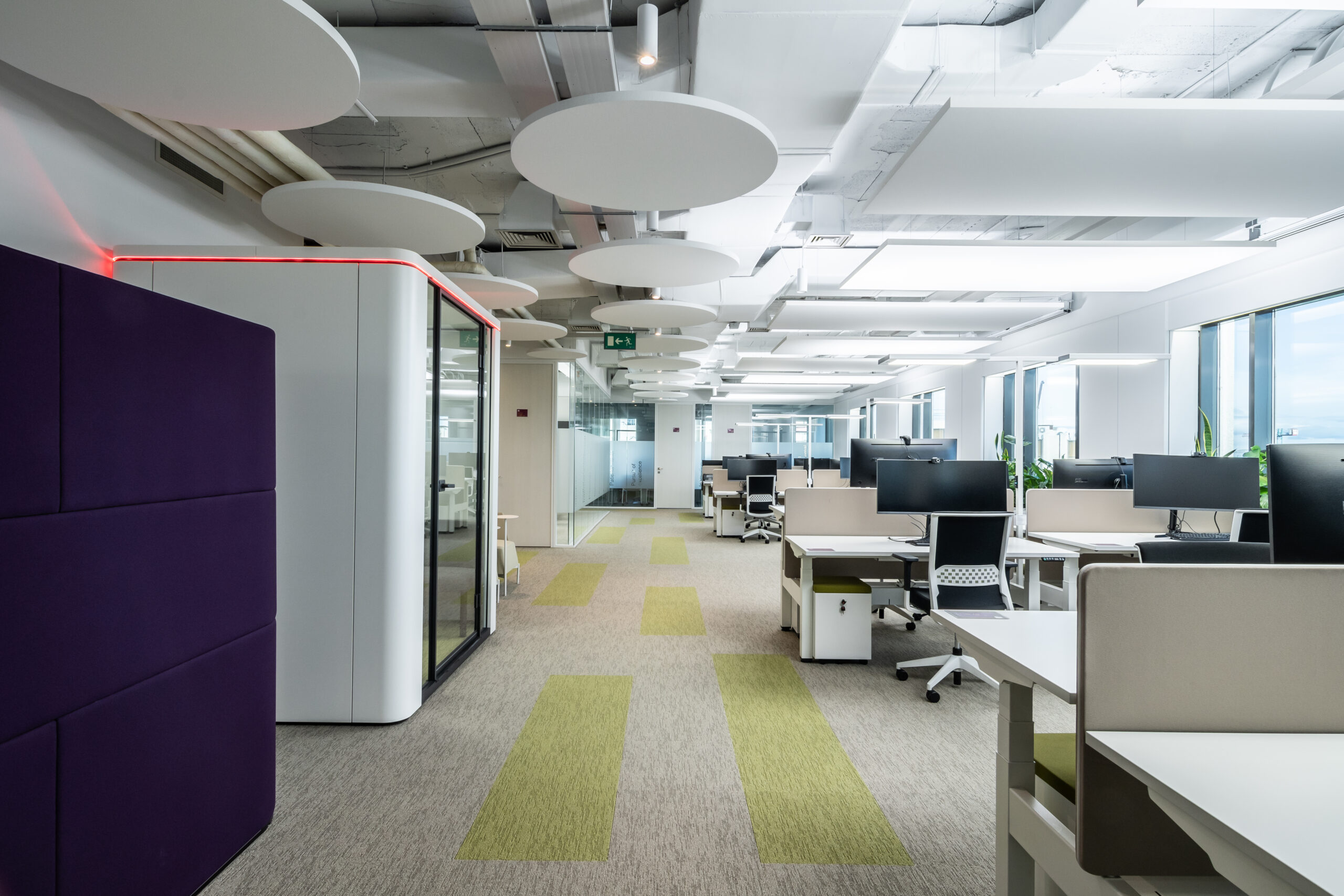 03-Oficinas-JAZZ-PHARMA-Galow-Arquitectura-Saludable-flexibilidad-1-scaled-1